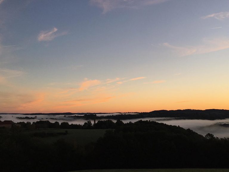 Vue sur Sergeac coucher de Soleil