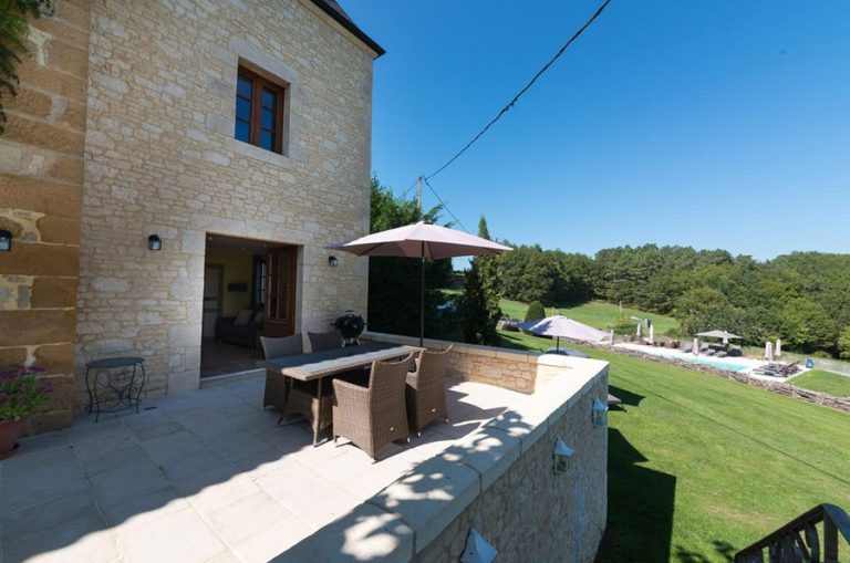 Gîte le Pigeonnier -Terrasse